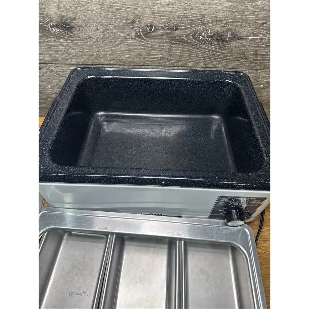 Vintage NESCO 12 Quart Roaster Oven With 4 Pc Buffet Server Bake Kit.